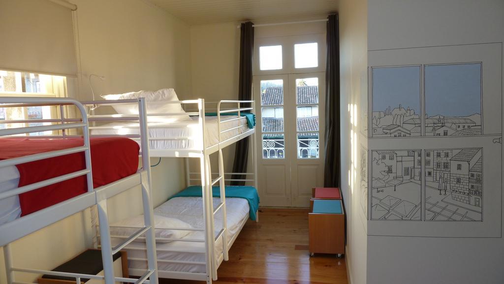 Santiago 31 Hostel Guimarães Cameră foto