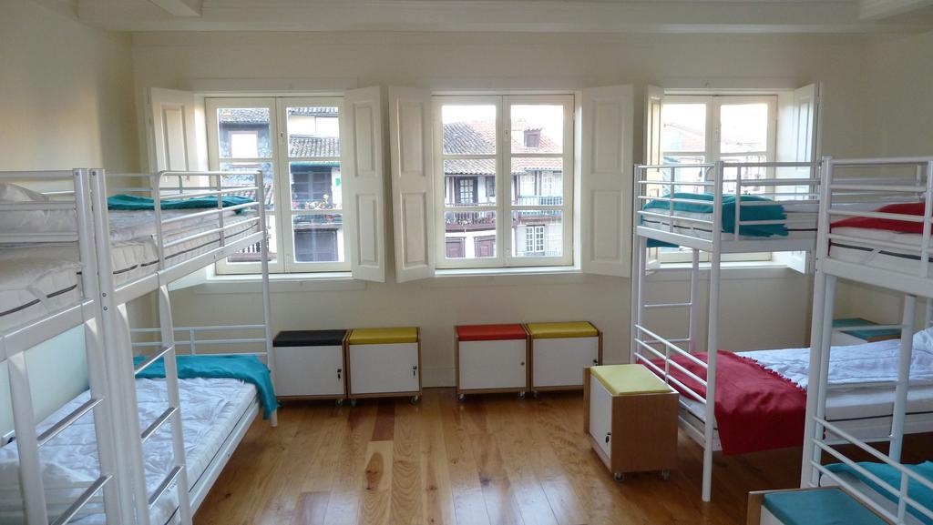 Santiago 31 Hostel Guimarães Cameră foto